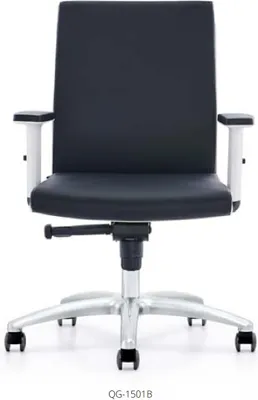 Immagine prodotto di Poltrona in Pelle finta nera dallo stile moderno ed elegante