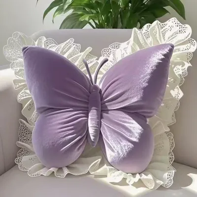 Image de Coussin décoratif Minicee « Papillon » en velours violet avec dentelle, 45 × 40 cm