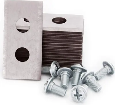 A stack of metal blades and several screws are arranged on a white background.