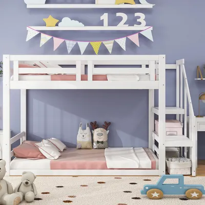 Zdjęcie produktu dla Łóżeczko dziecięce 90 x 200 cm, niskie łóżko piętrowe z bezpiecznymi schodkami, rama łóżka piętrowego z litego drewna z stelażem z listew, białe