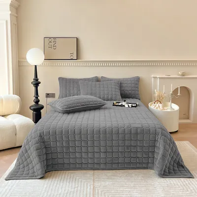 Obrázek produktu pro Přehoz na postel 230x250 cm se 2 povlaky na polštář 50x70 cm, přehoz na postel, obývací přikrývka, 3-dílná, ultra měkká deka na pohovku pro všechna roční období, tmavě šedá