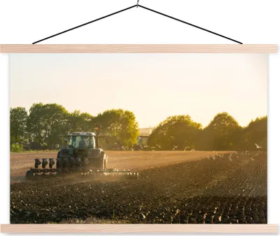 Produktbild von MuchoWow® Textilposter Traktor - Vogel - Land 120x80 cm mit holzfarbenen Rahmen - Aufhängeset