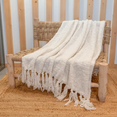 Produktbild von Weiche Bouclé-Plaid mit Fransen