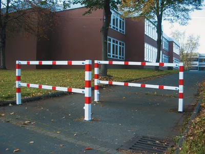 Produktbild von Wegesperre aus Vierkant-Stahlrohr, schwenkbar, Oberholm, mit Lackierung, 2000 mm breit