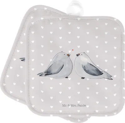 Produktbild von Mr. & Mrs. Panda Topflappen Turteltauben Liebe - Grau Pastell - Geschenk, Hochzeitstag, 2er Set, Topfuntersetzer, Freundin, Tauben, topfhalter, Topflappenset, Verliebt