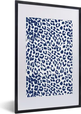 Produktbild von MuchoWow® Gerahmtes Poster Pantherdruck - Blau - Weiß 40x60 cm - Poster mit Schwarzem Bilderrahmen Wandposter Rahmen Foto Bilder - Poster in Rahmen