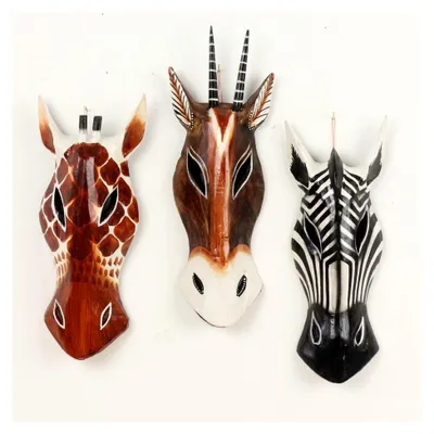 Produktbild von Set aus 3 Wandmasken: Giraffe, Zebra und Antilope aus Holz, handgeschnitzt, ca. 30 cm