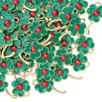 50 Kleeblatt-Anhänger grün emailliert mit Marienkäfer, vergoldet, 22 mm