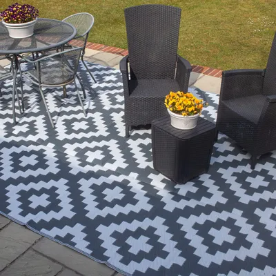 Obrázek produktu pro Geometrický venkovní koberec pro terasu, rozměry 2,7 m x 1,8 m, barva šedá