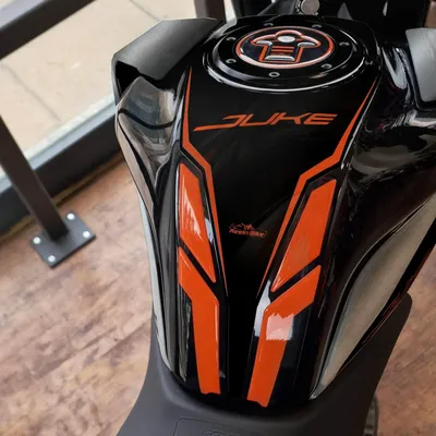 Immagine prodotto di Adesivo in resina 3D per KTM Duke 125, 200, 250, 390, modelli dal 2021 al 2023