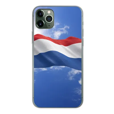 Produktbild von MuchoWow® Handyhülle Schutzhülle Hülle für iPhone 11 Pro Max Die Flagge der Niederlande weht am Himmel Silikon Softcase Handy Hülle - Schutz