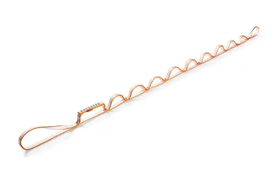 Daisychain Bio-Dyn 11 mm 115 cm von Ocun; eine orangefarbene Klettersling mit mehreren Schlaufen.