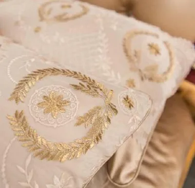 Produktbild von Doppelbett Bett Luxus Betten Holz Bettgestelle Bettrahmen Braun Design Klassisch
