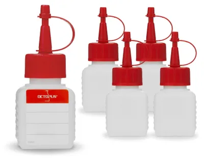 Produktbild von 5 Plastikflaschen mit 50 ml Volumen und roten Spritzverschlüssen (leer)