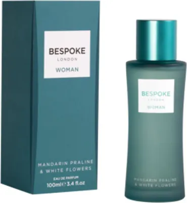 Obrázok produktu pre Bespoke London - Mandarínková pralinka a biele kvety Voňavý sprej 140 ml