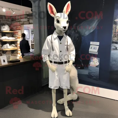 Produktbild von Weißer REDBROKOLY Reh Maskottchen Kostüm charakter bekleidet mit einem Oxford-Hemd und Schuhclips