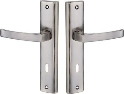 Obrázok produktu pre Kľučka ARIA na dlhom drôte 220 mm v patinovej farbe, s kľúčovou dierkou, pre vnútorné dvere 38-45 mm