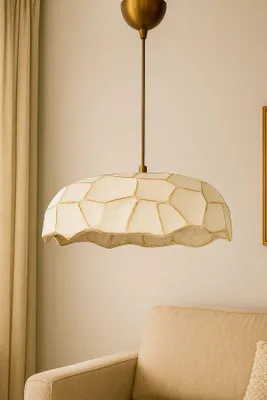 Produktbild von Opviq, Elegante Pendelleuchte mit Metallkörper, Creme und Gold, verstellbare Höhe 20-65 cm, Ø37 cm, E27 Fassung, IP20, ideal für rustikale Wohnräume, modernes Design.