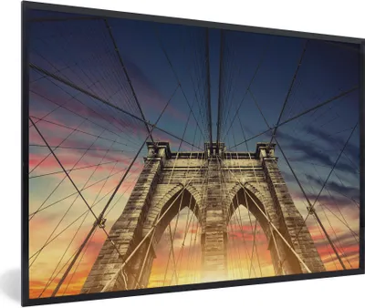 Produktbild von MuchoWow® Gerahmtes Poster Die Brooklyn Bridge unter einem bunten Himmel in Amerika 90x60 cm - Poster mit Schwarzem Bilderrahmen Wandposter Rahmen Foto Bilder - Fotorahmen - Foto-Plakat