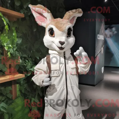 Produktbild von Maskottchenkostüm REDBROKOLY Weißes Reh mit Windjacke und Hosenträgern
