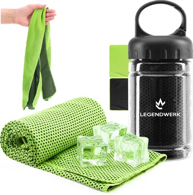 Produktbild von com-four® 2x Kühlhandtuch in Flasche - Cooling Towel Kühltuch - kühlendes Tuch bei Hitze, Anstrengung, Sport, Müdigkeit, Sonnenbrand, Verbrennungen oder Insektenstichen