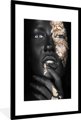 Produktbild von MuchoWow® Gerahmtes Poster Frau - Blattgold - Schwarz - Haut - Luxus 60x90 cm - Poster mit Schwarzem Bilderrahmen Wandposter Rahmen Foto Bilder - Dekoration - Wandposter Wohnzimmer - Hochwertig