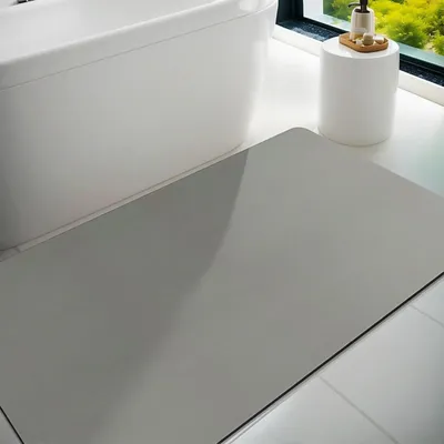 Productafbeelding van Badmat, badtapijt, rubber, antislip, dun, absorberend, sneldrogend, vuilafstotend, geschikt voor badkamervloeren, badkuipen en buitendouches (lichtgrijs, 60 x 120 cm)