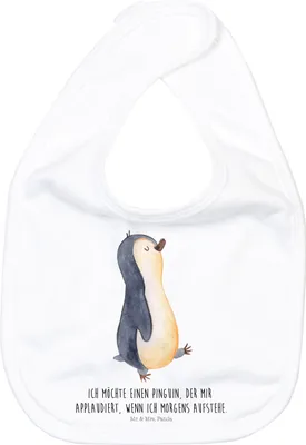 Produktbild von Mr. & Mrs. Panda Lätzchen Pinguin marschieren - Weiß - Geschenk, Frühaufsteher, Schlabberlatz, Kinderlätzchen, Spazieren, Sabberlätzchen, Unausgeschlafen, Familie, Sabber