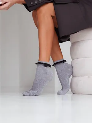 Imagen del producto de Calcetines altos Milena, color gris, confeccionados con 75% algodón, para mujer, tallas 37-41