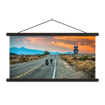 Produktbild von MuchoWow® Textilposter Zwei Motorräder auf der Route 66 90x45 cm mit schwarzem Rahmen - Klemmleisten