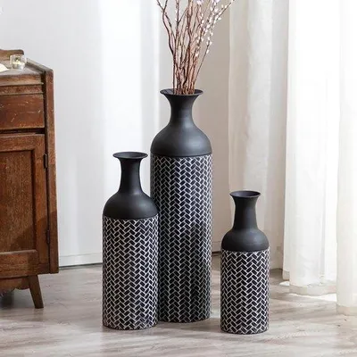 Immagine prodotto di Grande vaso in metallo nero alto 68 cm per il soggiorno