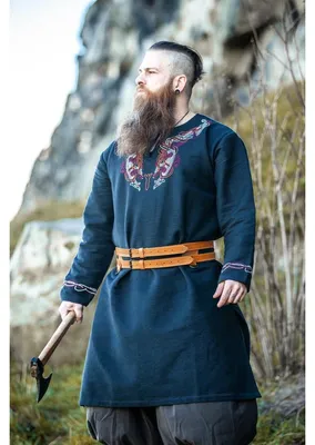 Zdjęcie produktu dla Tunika wikingów czarno-czerwona "Snorri" z ręcznym haftem w stylu Urnes XXL