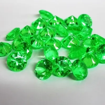Produktbild von 10/50 Dekosteine Diamant | Ø 20 mm Hellgrün (10 Stück)