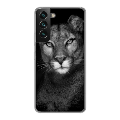 Produktbild von MuchoWow® Handyhülle Schutzhülle Hülle für Samsung Galaxy S22 Porträtfoto eines Pumas auf schwarzem Hintergrund Silikon Softcase Handy Hülle - Mobiltelefonhülle