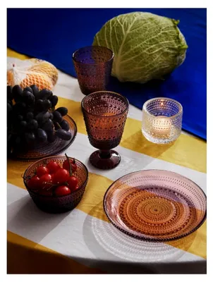 Produktbild von Kastehelmi Teller aus Glas in Violett, spülmaschinengeeignet, Maße: 17,2 x 2,2 cm