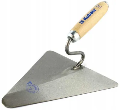 Zdjęcie produktu dla Łyżka stalowa trójkątna, 200 x 190 mm, grubość 1,2 mm, drewniany uchwyt