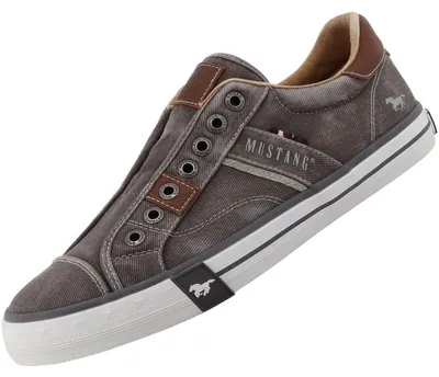 Auf dem Bild ist ein grauer Freizeitschuh abgebildet der von der Seitenansicht präsentiert wird. Der Schuh hat eine moderne Silhouette und trägt zur sportlichen Erscheinung bei.
