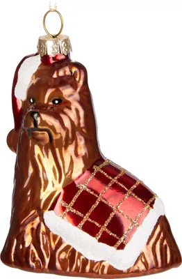 Produktbild von BRUBAKER Hund mit Tartan Decke und Weihnachtsmütze Rot Grün - Handbemalte Weihnachtskugel Yorkshire Terrier aus Glas - Christbaumschmuck - 9,4 cm