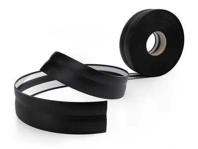 Produktbild von QUEST Weichsockelleiste Selbstklebend 23x32mm, 5m, PVC Sockelleiste, Abschlussleiste für Wand, Boden, Flexibel, Dekorativ, UV-beständig, schwarz
