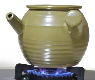 Immagine prodotto di Pentola da forno in Vetroceramica smaltata, capacità 1,5 litri - Resistente al calore e adatta all'uso in forno