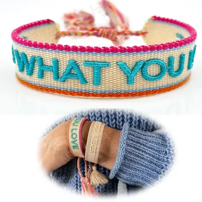 Produktbild von LS-LebenStil Canvas Statement Armband Do what you Love besticktes Stoffarmband gewebt textiles Quasten Spruch Boho Geschenk Freundschaftsarmband