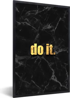 Produktbild von MuchoWow® Gerahmtes Poster Zitate - Motivation - Gold - Schwarz 60x90 cm - Poster mit Schwarzem Bilderrahmen Wandposter Rahmen Foto Bilder - Kunst