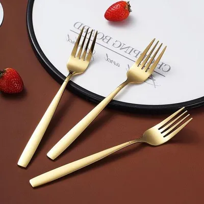 Zdjęcie produktu dla Zestaw 12 eleganckich, złotych widelców stołowych Ibzoa® wykonanych ze stali nierdzewnej – idealne do użytku domowego, w restauracji, na weselach i uroczystościach. Można myć w zmywarce