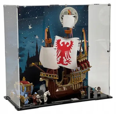 Zdjęcie produktu dla Czarna szklana witryna z nadrukowanym panelem tylnym, przeznaczona do zestawu LEGO® 76440 Harry Potter – Trimagiczne Turniej: Przybycie
