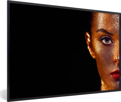 Produktbild von MuchoWow® Gerahmtes Poster Make-up - Gold - Frau - Luxus - Glitzer - Kunst 60x40 cm - Poster mit Schwarzem Bilderrahmen Wandposter Rahmen Foto Bilder - Printing - Wanddeko Schlafzimmer