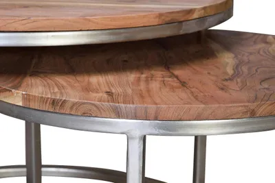 Produktbild von Set aus 2 Sunoa-Couchtischen aus Mangoholz und Metall, 46 cm x 70 cm x 70 cm / 39 cm x 55 cm x 55 cm Giner y Colomer