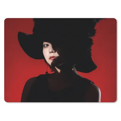Produktbild von MuchoWow® Mauspad Mousepad Rot - Frau - Schwarz - Porträt 23x19 cm - Mousepads - Maus Mat - Pad - Mausunterlage - Schreibtischunterlage - Mauspad