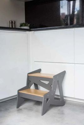 Tritthocker aus Holz - Farbe schwarz
