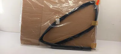 Imagen del producto de Guía de ventanilla original Volkswagen, referencia 4L0839439B