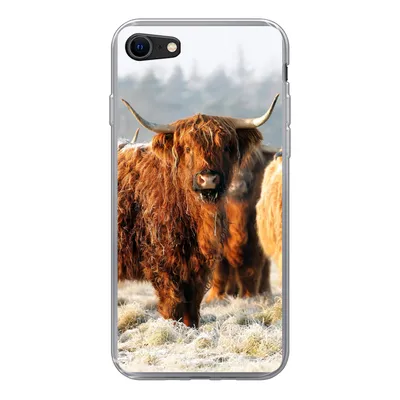 Produktbild von MuchoWow® Handyhülle Schutzhülle Hülle für iPhone 8 Schottische Highlander - Schnee - Wald Silikon Softcase Handy Hülle - Schutzhaube